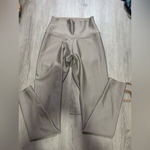 Alo Airlift leggings in “Taupe” size XXS